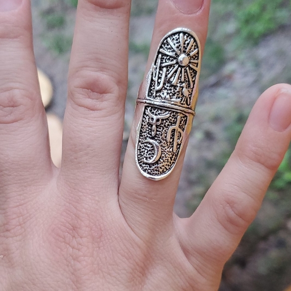 Jewelry - RELISTED Desert scene engraved boho ring